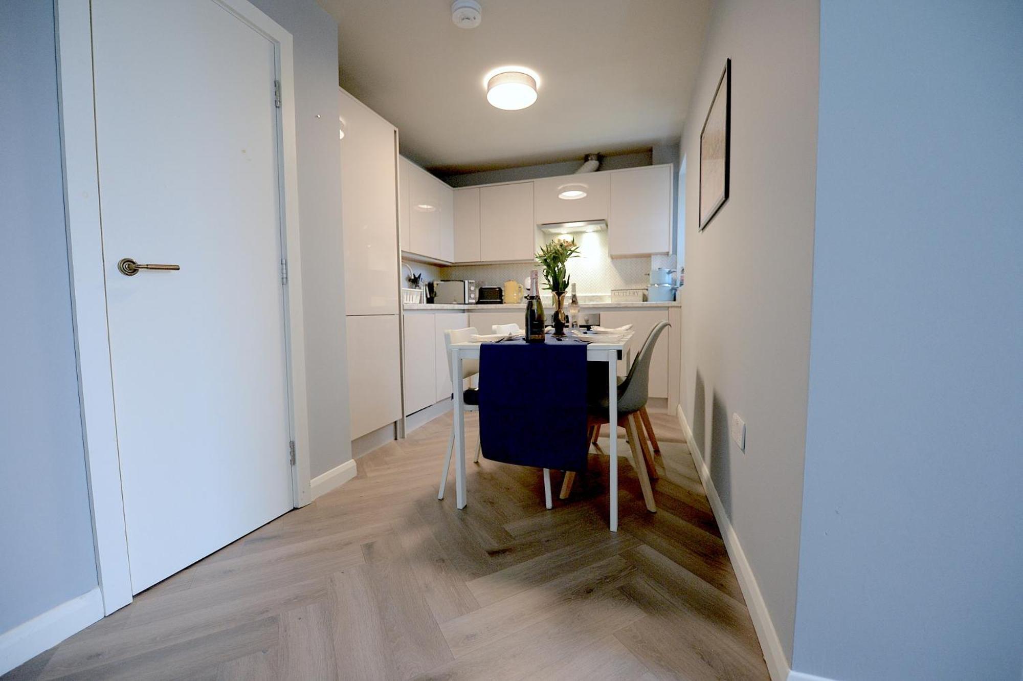 2 Bed Terraced Flat Piccadilly Line Lägenhet London Exteriör bild