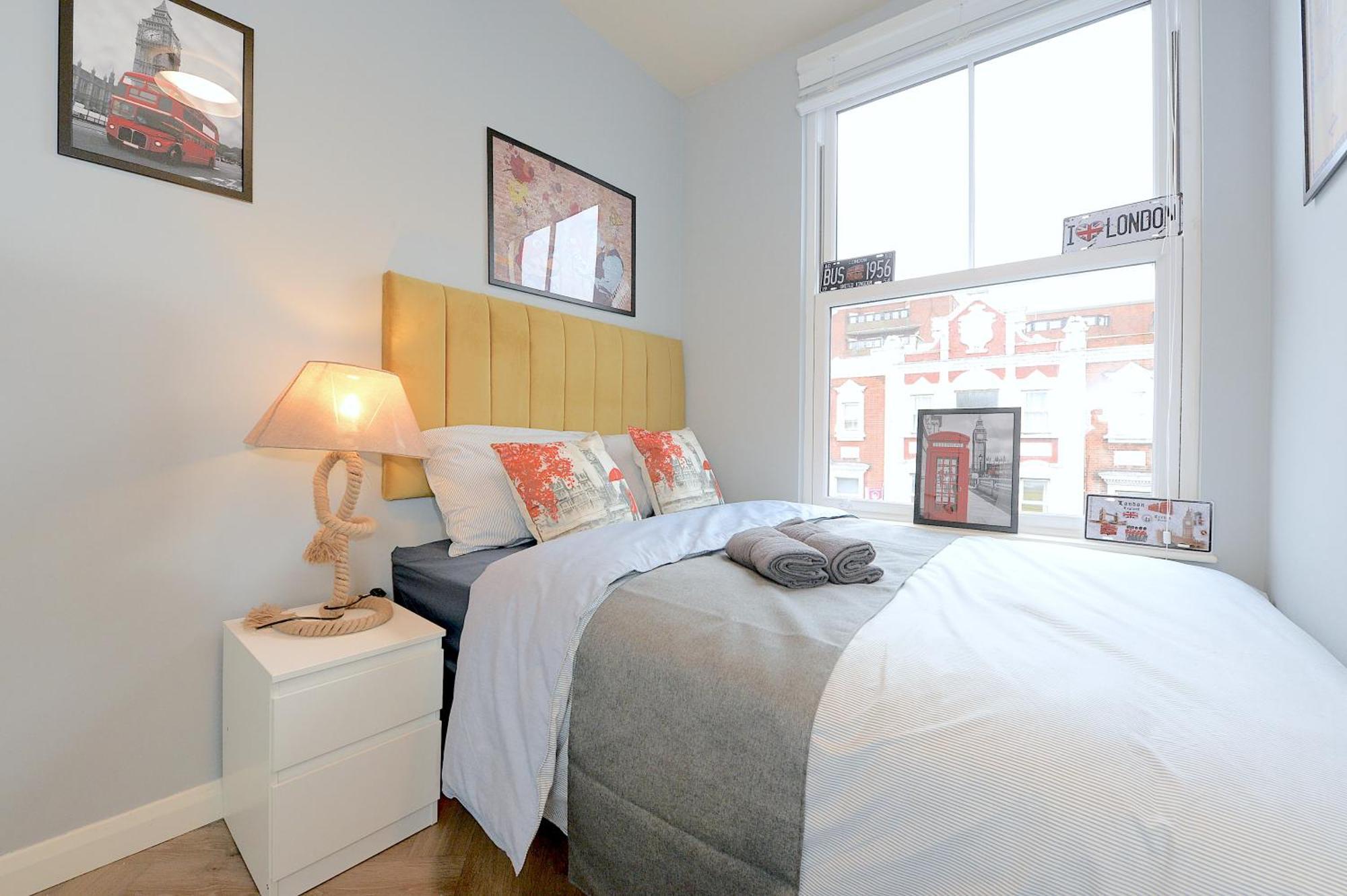 2 Bed Terraced Flat Piccadilly Line Lägenhet London Exteriör bild