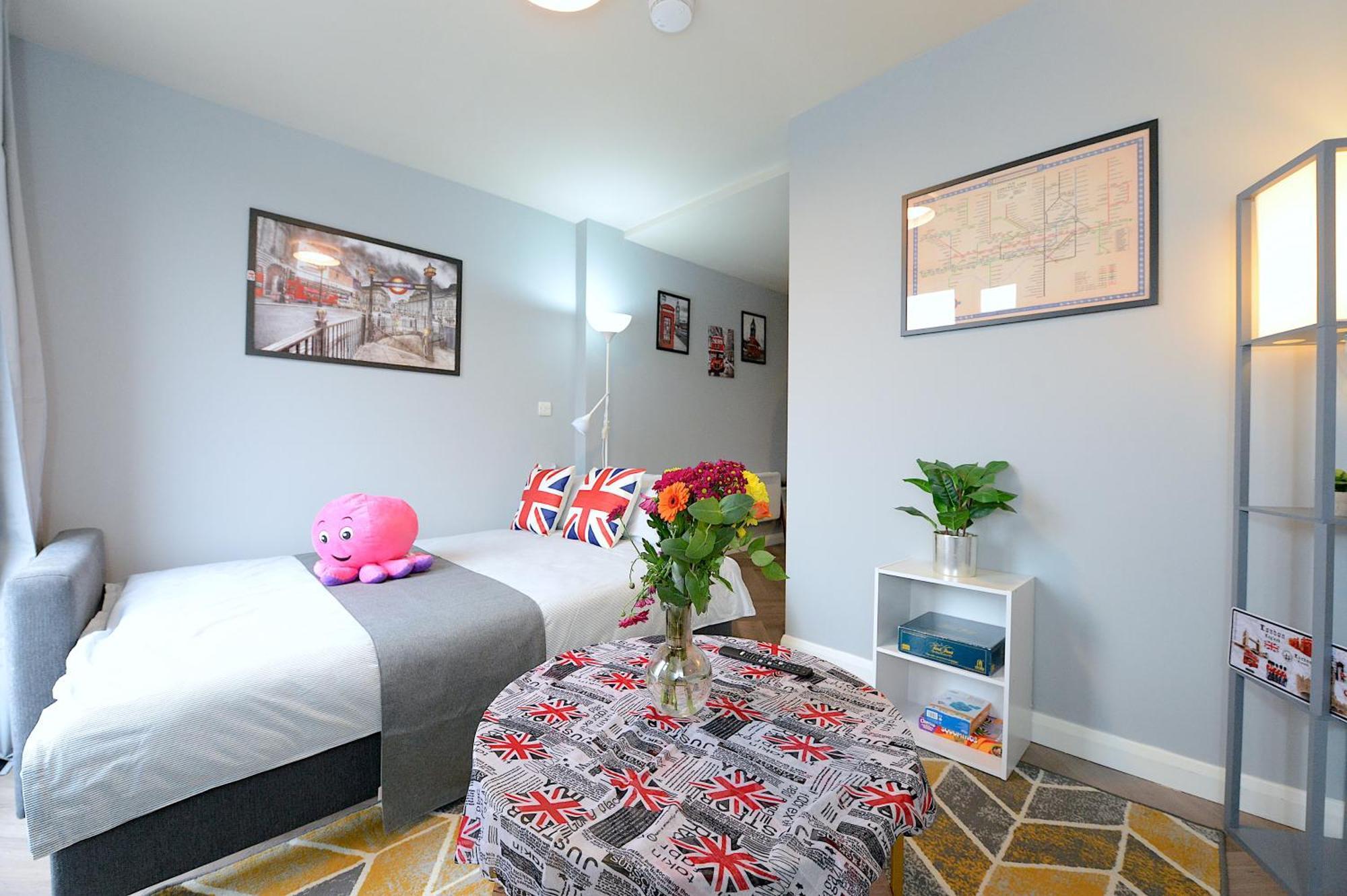 2 Bed Terraced Flat Piccadilly Line Lägenhet London Exteriör bild