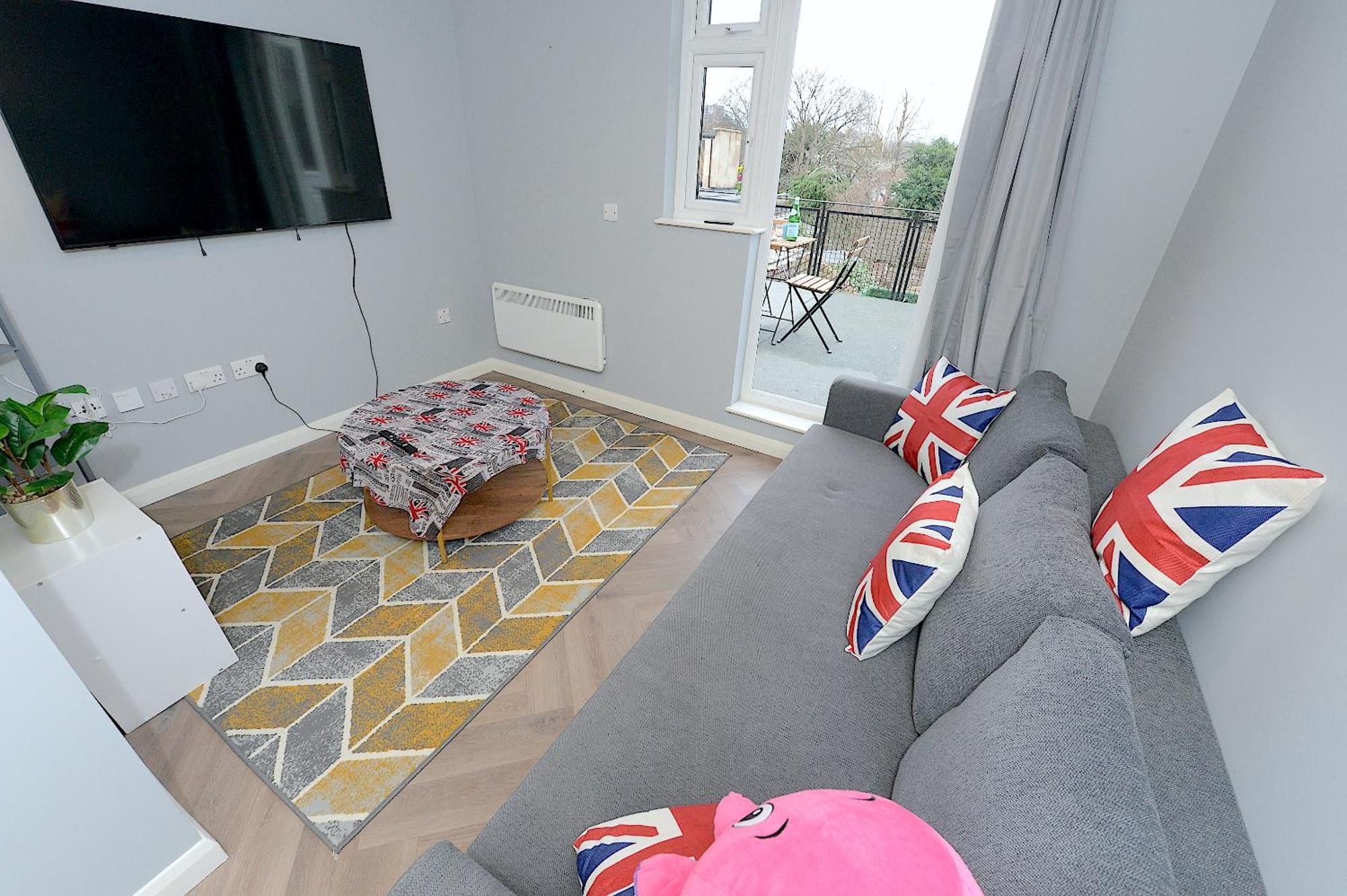 2 Bed Terraced Flat Piccadilly Line Lägenhet London Exteriör bild