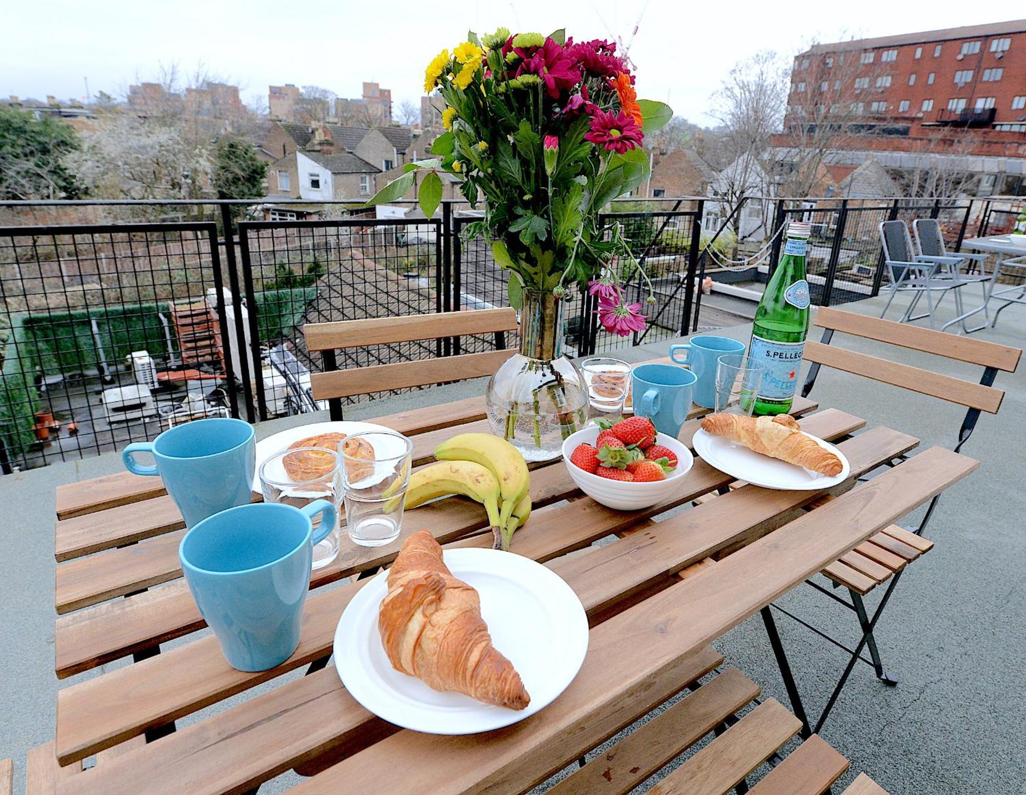 2 Bed Terraced Flat Piccadilly Line Lägenhet London Exteriör bild