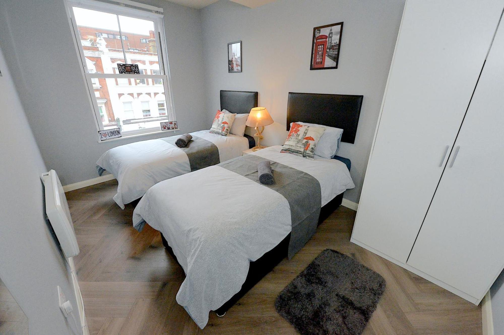 2 Bed Terraced Flat Piccadilly Line Lägenhet London Exteriör bild