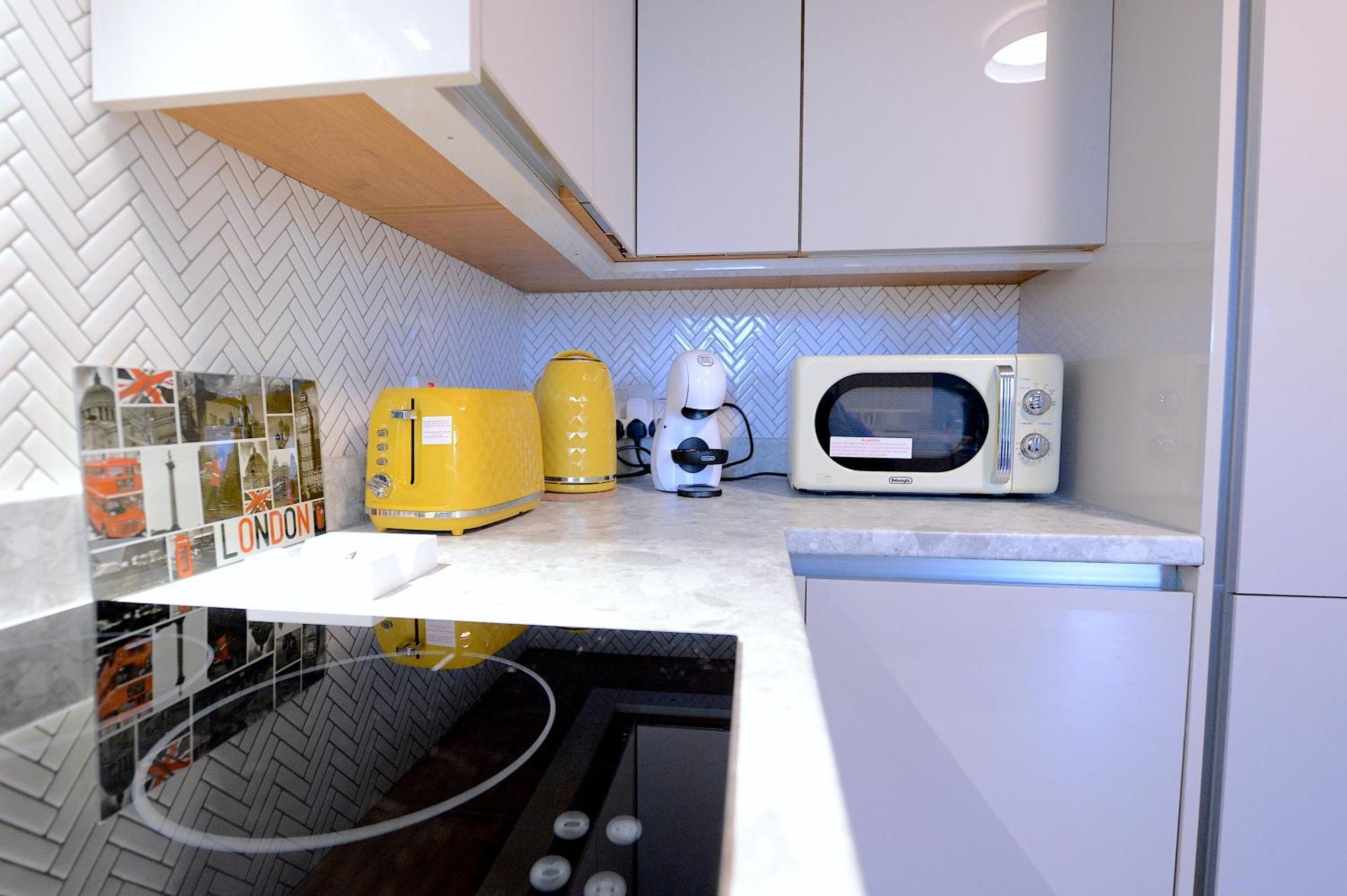 2 Bed Terraced Flat Piccadilly Line Lägenhet London Exteriör bild