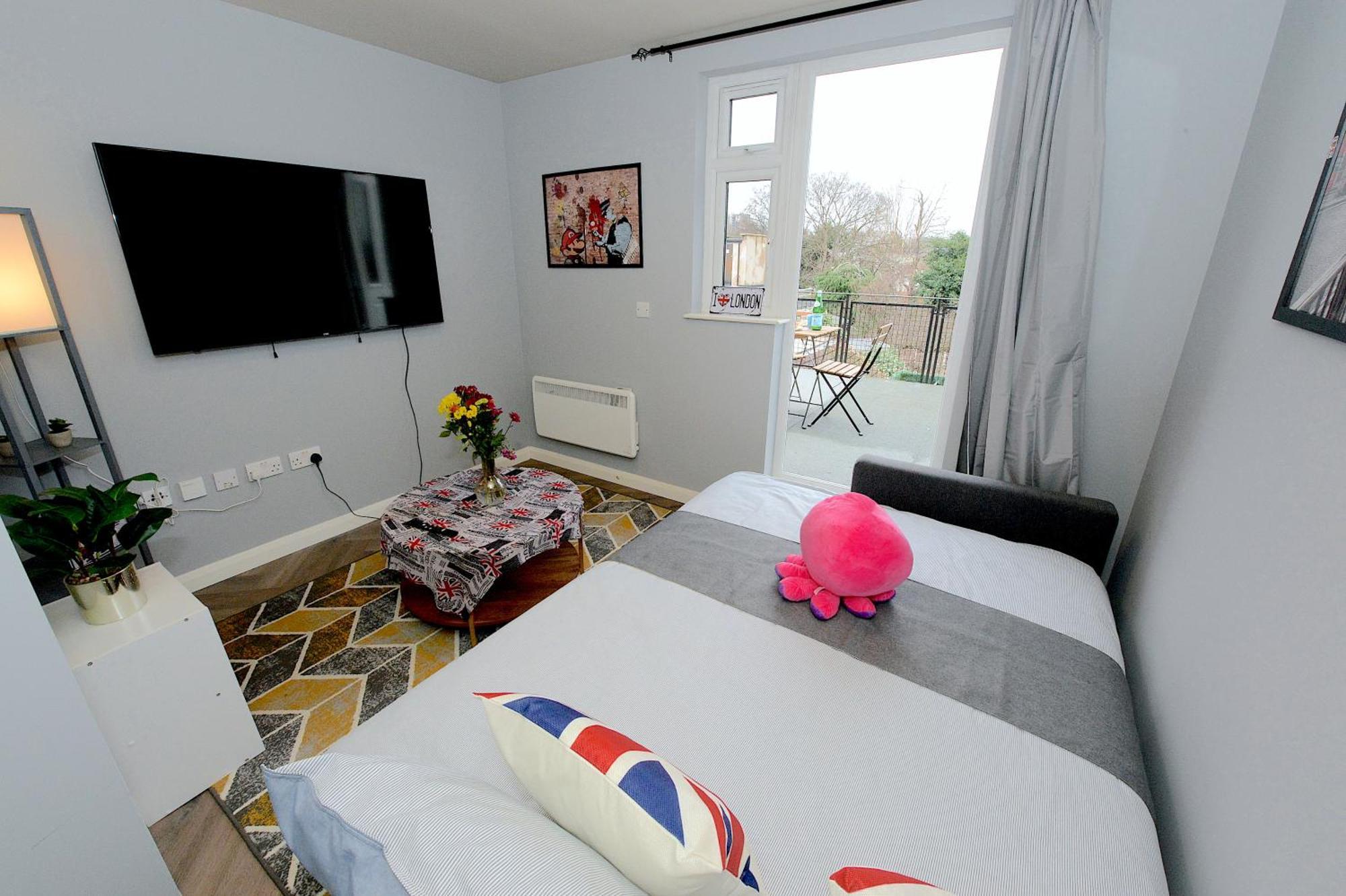 2 Bed Terraced Flat Piccadilly Line Lägenhet London Exteriör bild