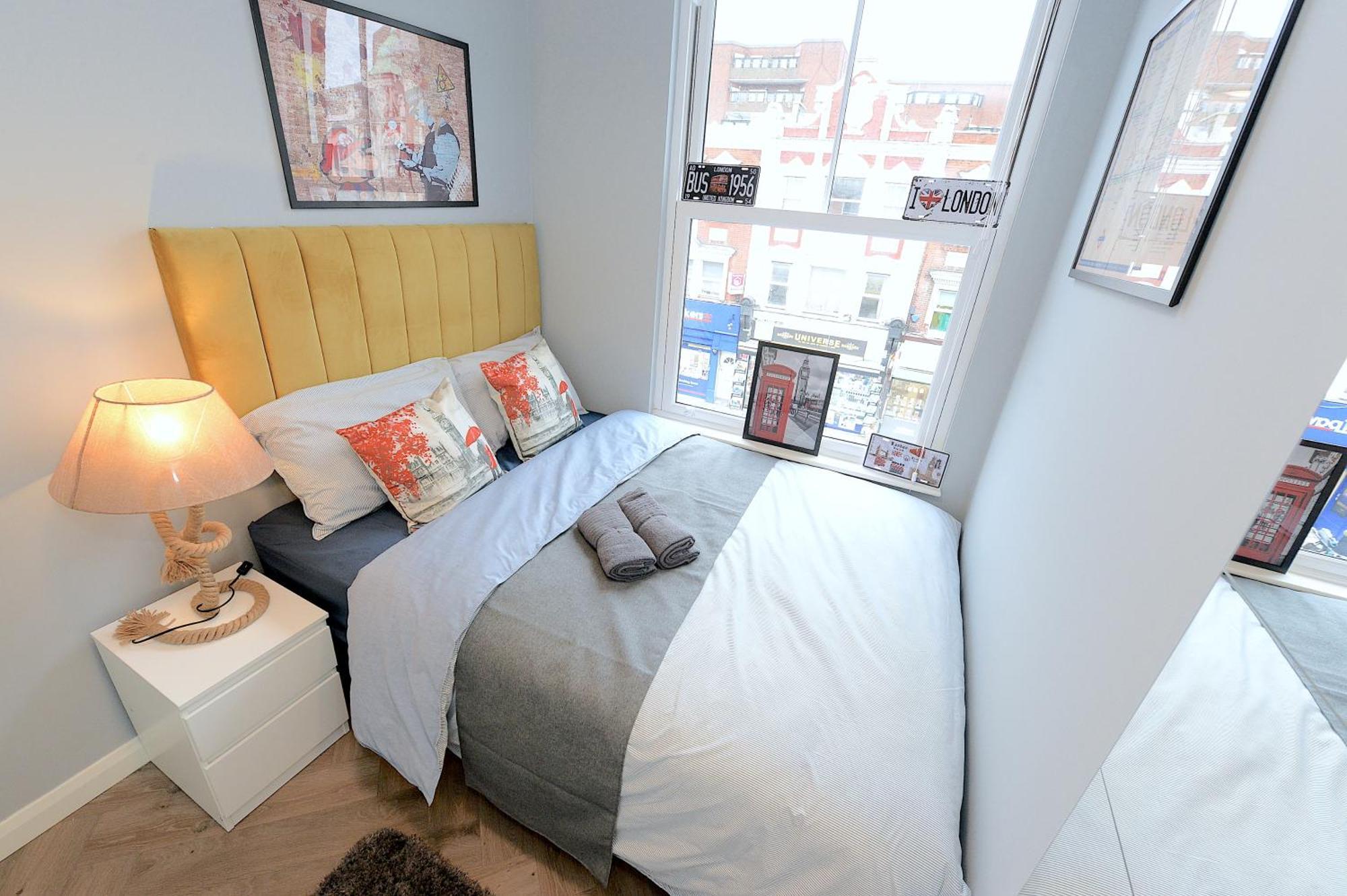 2 Bed Terraced Flat Piccadilly Line Lägenhet London Exteriör bild