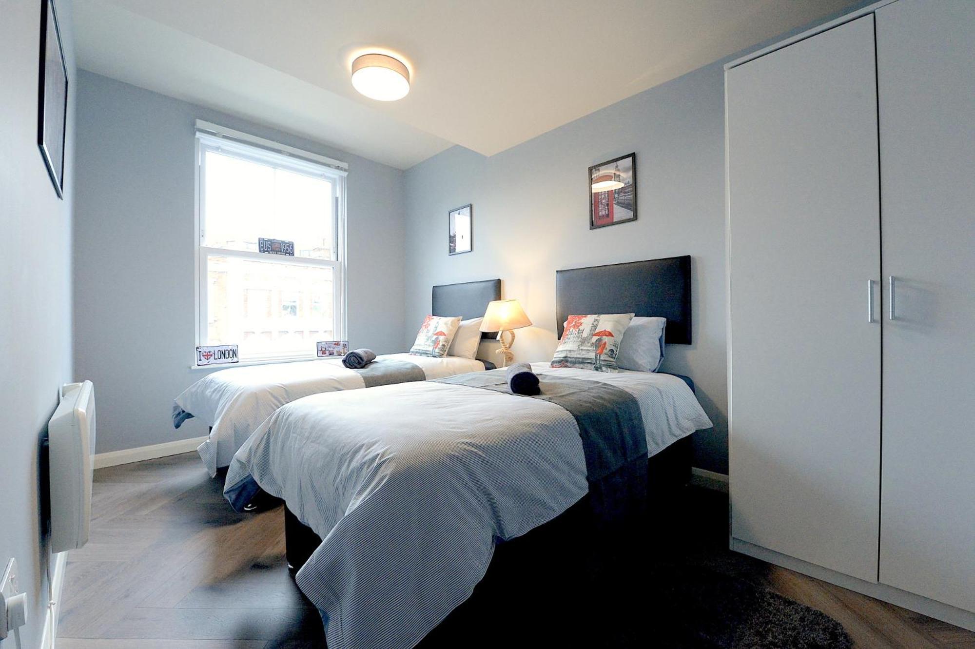2 Bed Terraced Flat Piccadilly Line Lägenhet London Exteriör bild