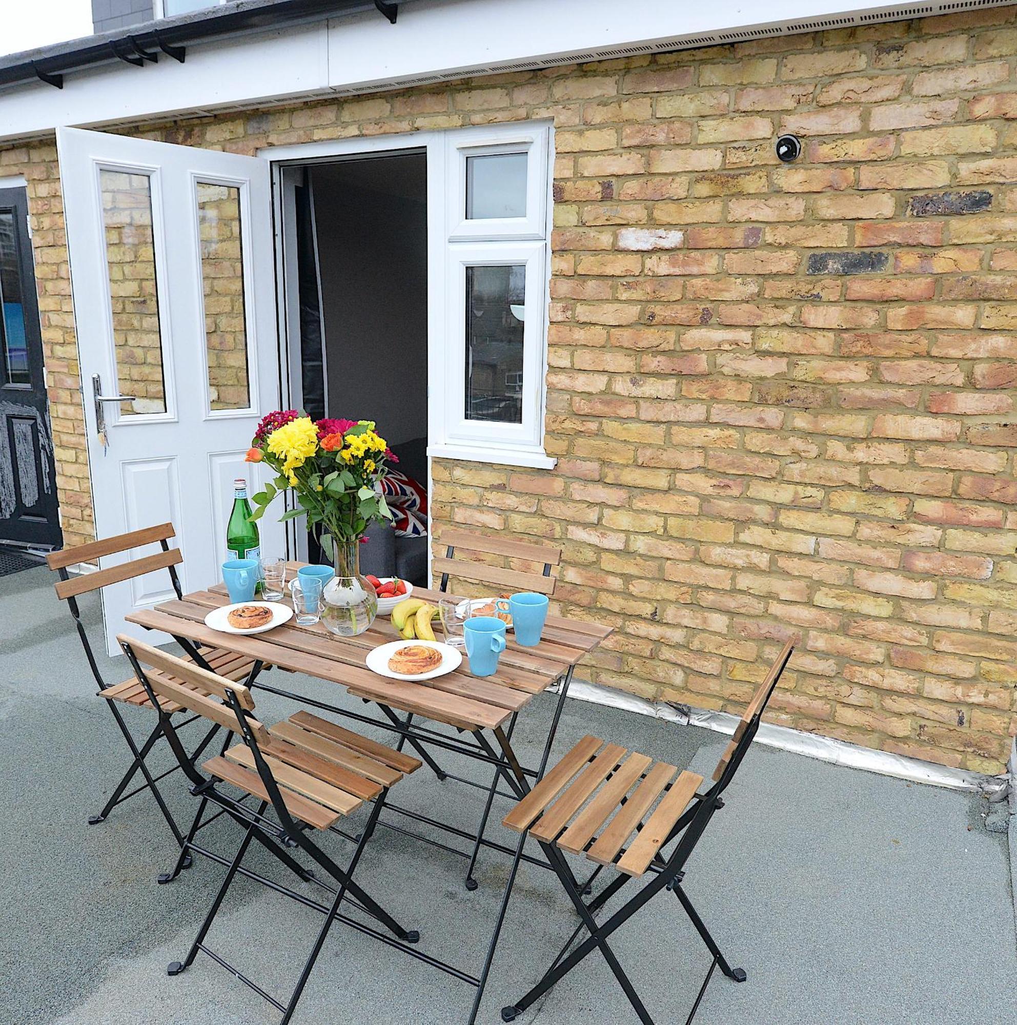 2 Bed Terraced Flat Piccadilly Line Lägenhet London Exteriör bild